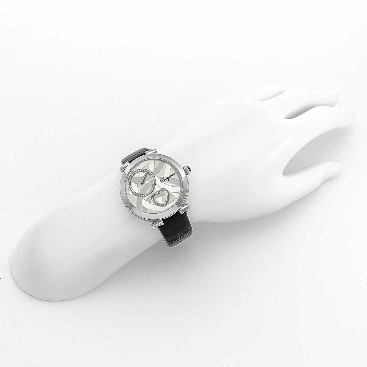 Ferragamo フェラガモ クオーレ フェラガモ / FE2020016