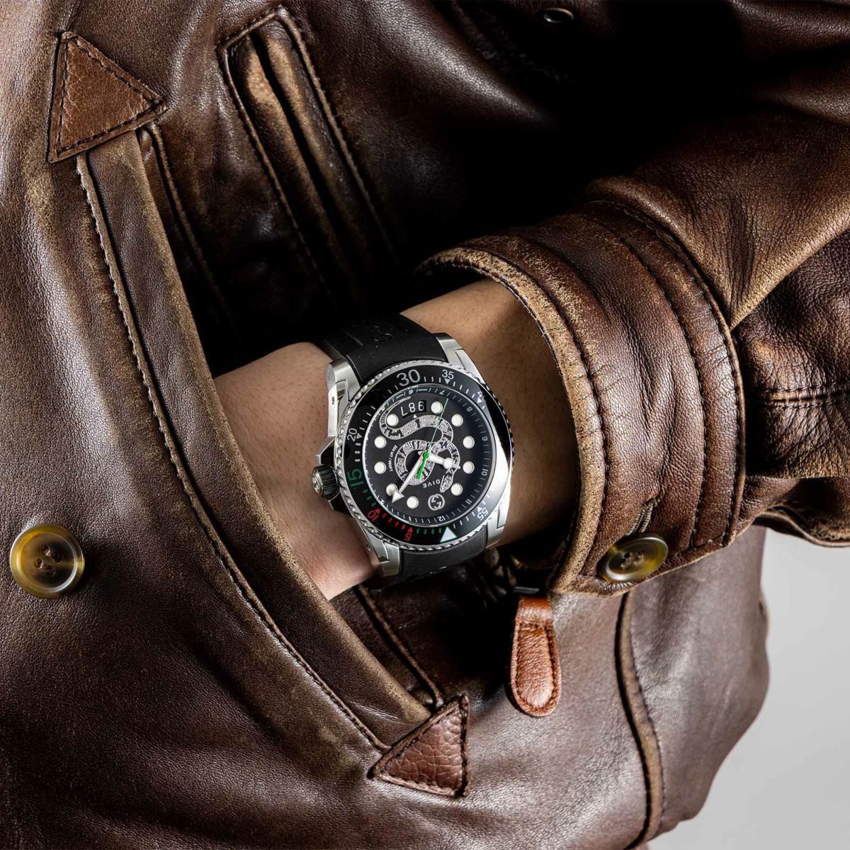 GUCCI グッチ ダイブ / YA136217